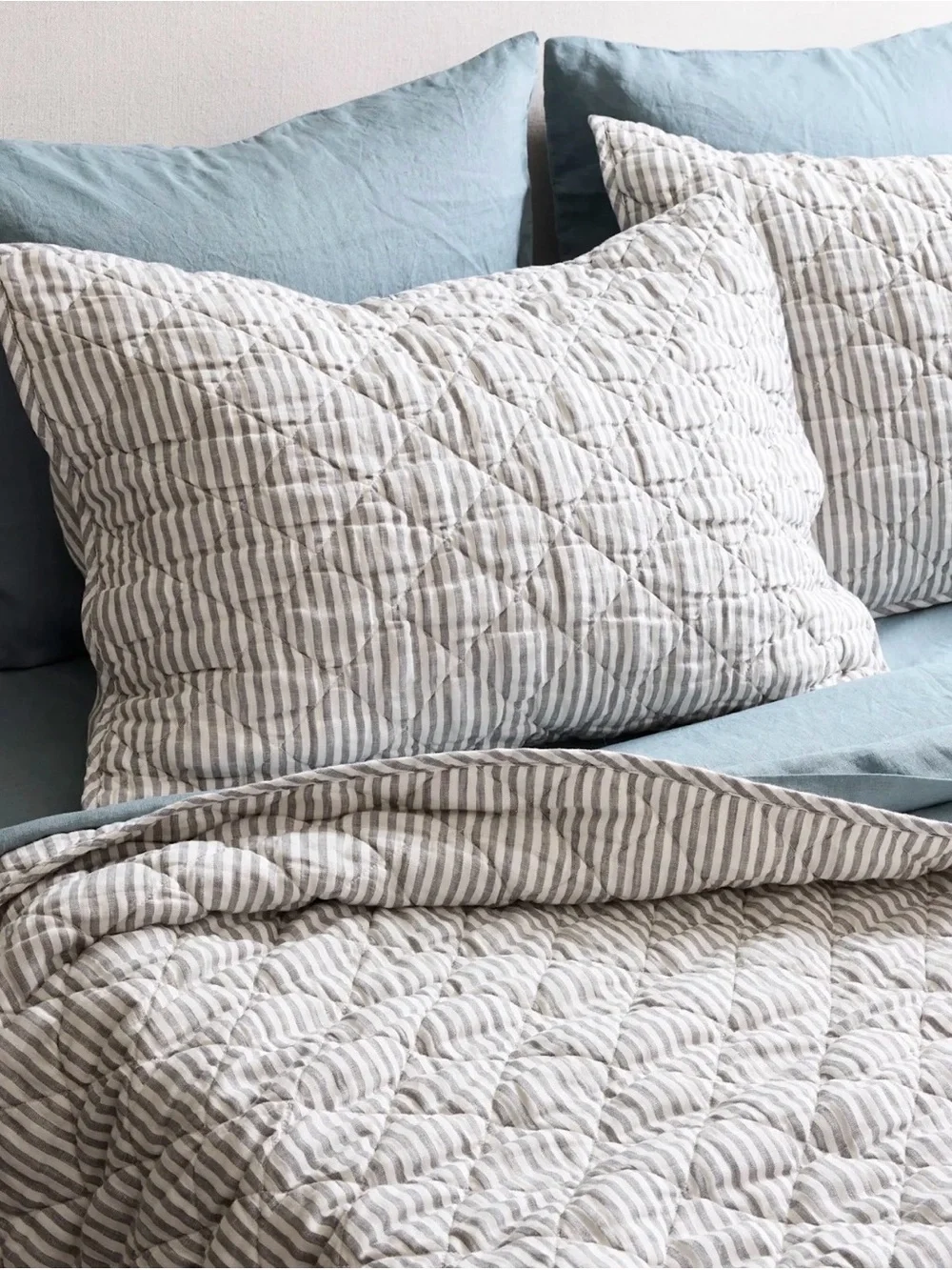 Quince European Linen Stripe Quilt in Grey and White Full/Queen 894